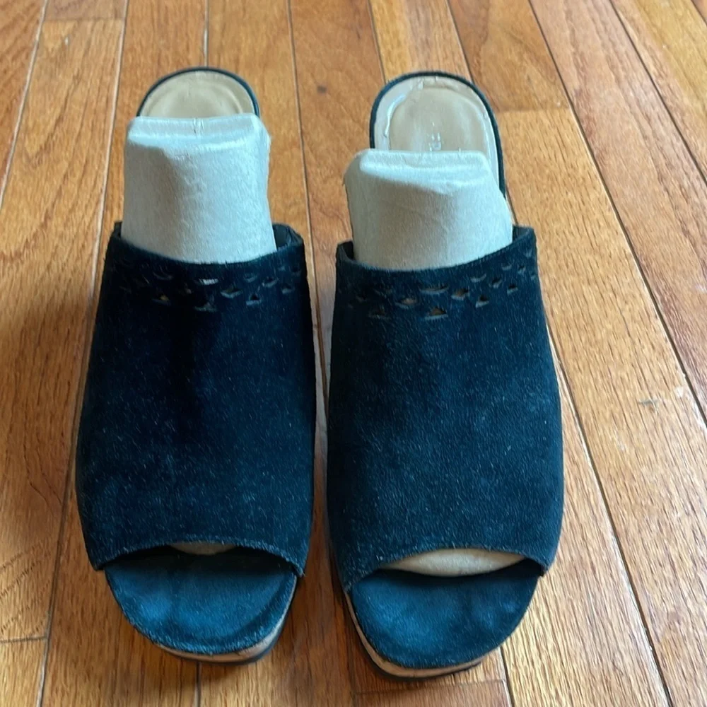 🗑️ Franco Sarto  black suede wedge sandal with cork wedge